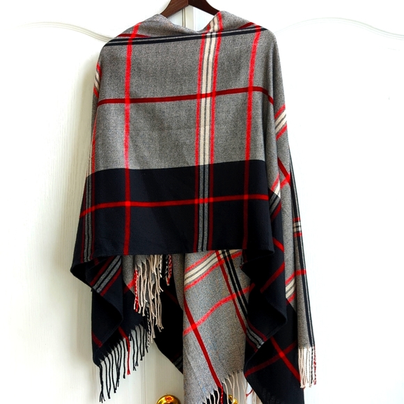 NWT Adrienne Vittadini Shawl - Picture 5 of 5